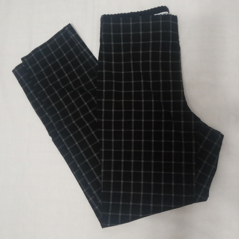 Elle Women's Black & White Plaid Skinny Ankle Pants Trousers Size Medium - Picture 2 of 6
